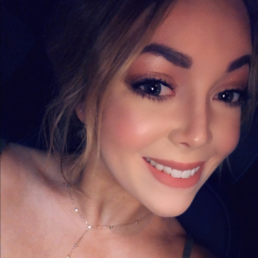 Meet your Posher, Olivia